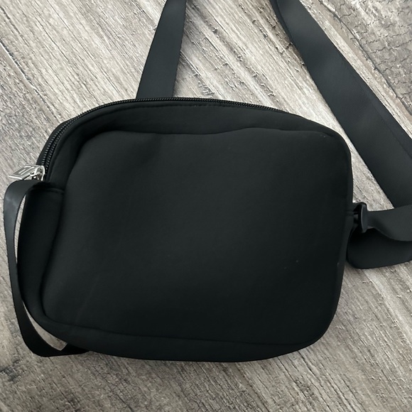 Fila Adjustable Shoulder Bag - Picture 4 of 5